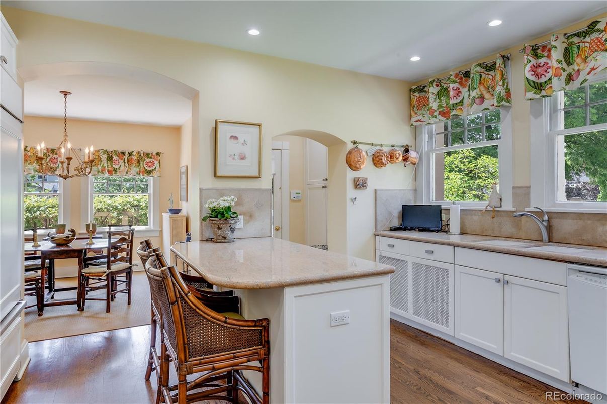 Chandelier, Dining room, Interior, Kitchen, Recessed Lighting, Wood Texture Flooring