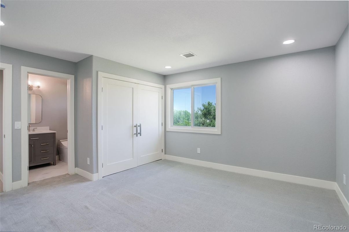 Bathroom, Empty room, Interior, Recessed Lighting