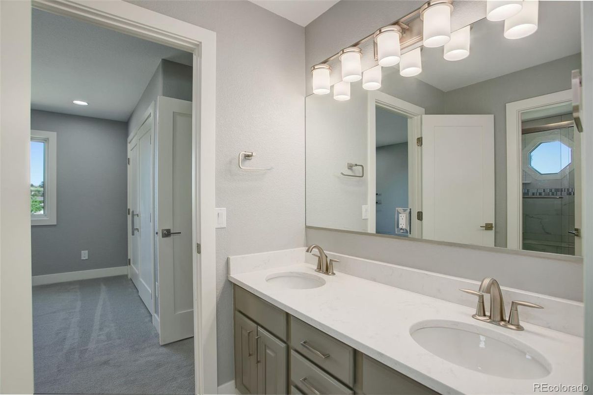 Bathroom, Dual Sink Vanities, Interior, Recessed Lighting