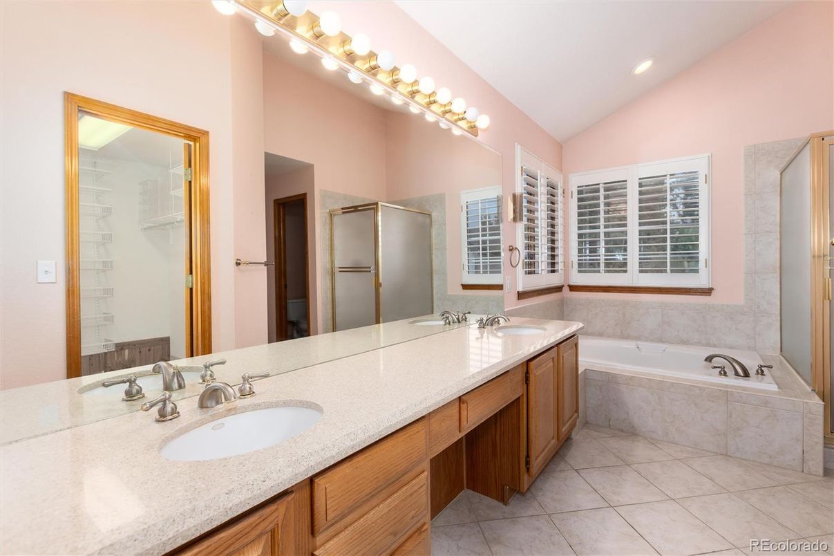 Bathroom, Dual Sink Vanities, Interior, Recessed Lighting