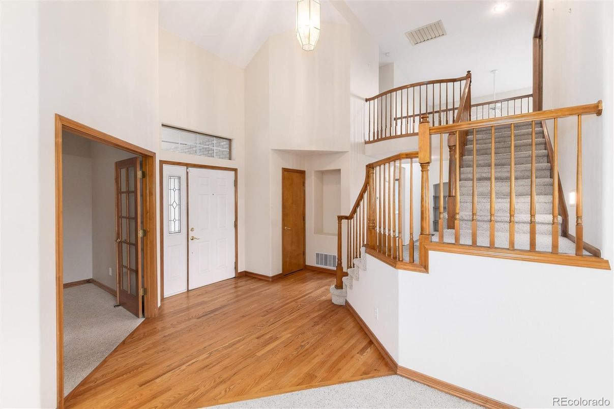 Interior, Pendant Lights, Wood Texture Flooring
