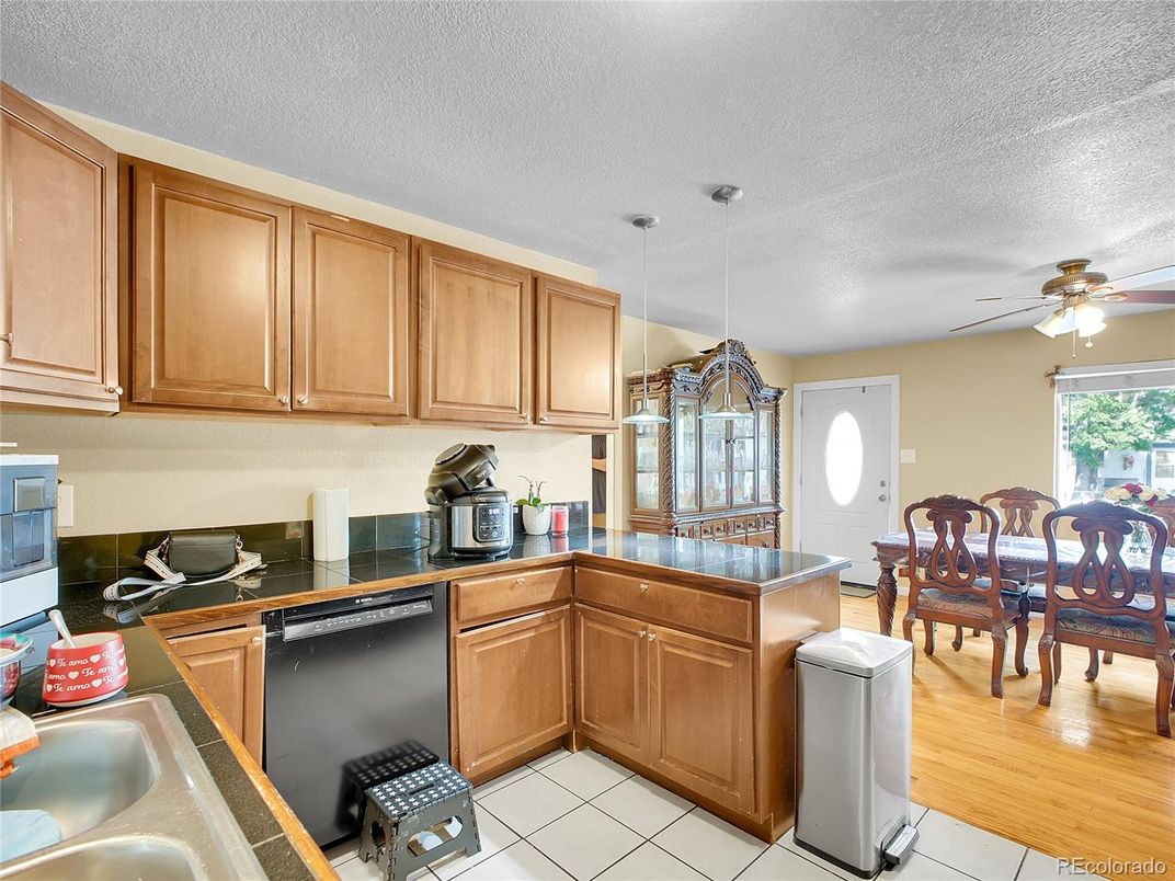 Dining room, Interior, Kitchen, Pendant Lights, Wood Texture Flooring
