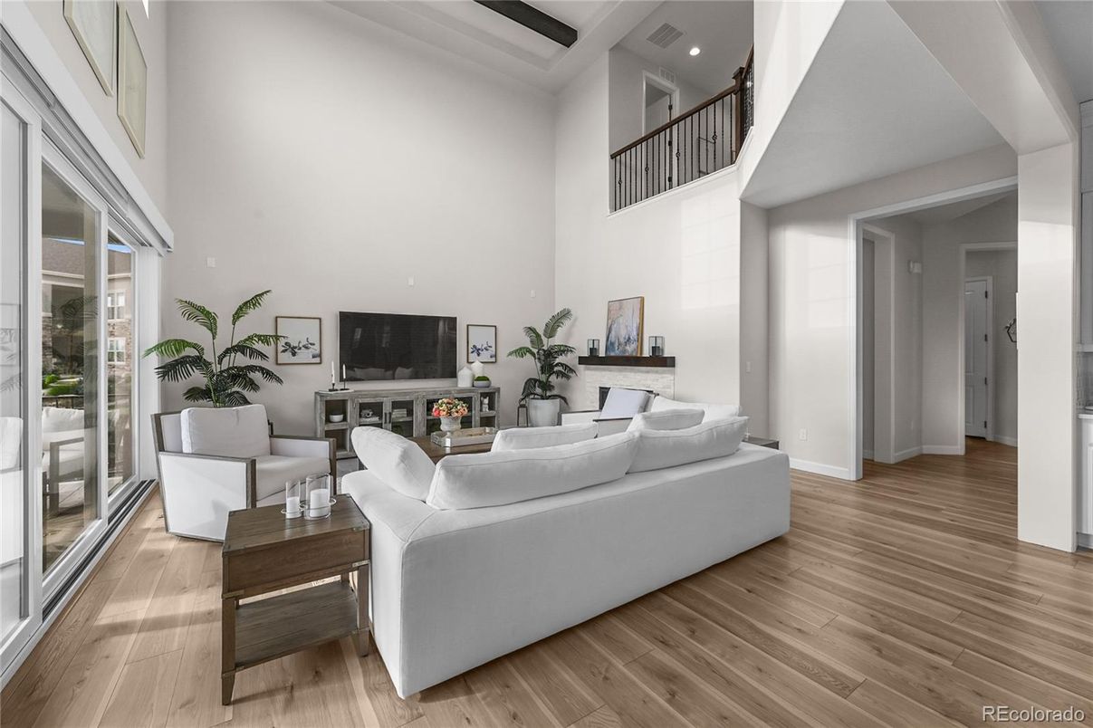 Interior, Living room, Recessed Lighting, Wood Texture Flooring