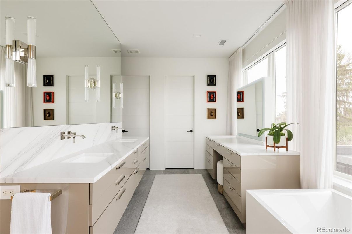 Bathroom, Dual Sink Vanities, Interior