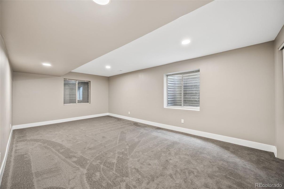 Empty room, Interior, Recessed Lighting