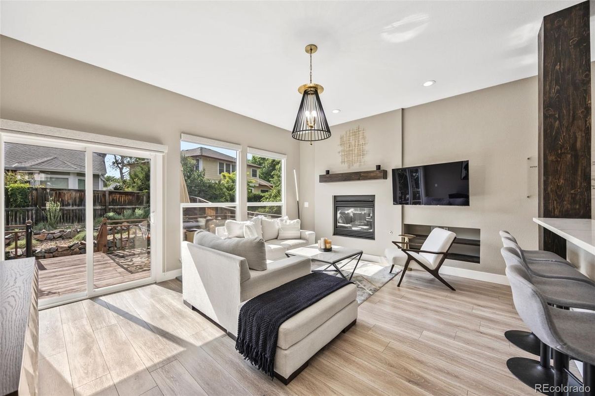 Fireplace, Interior, Living room, Pendant Lights, Recessed Lighting, Wood Texture Flooring