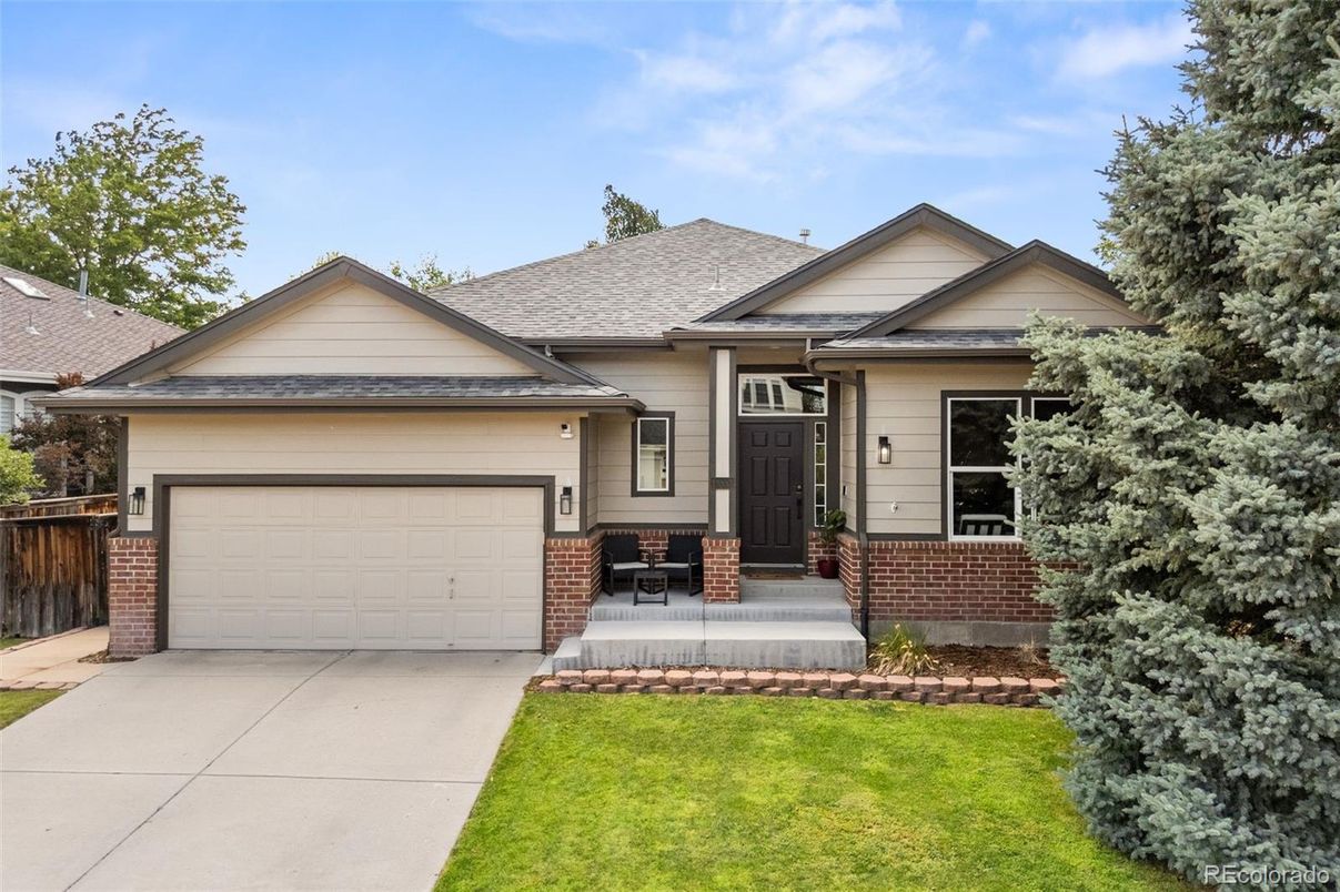 Attached, Exterior, Facade, American Craftsman