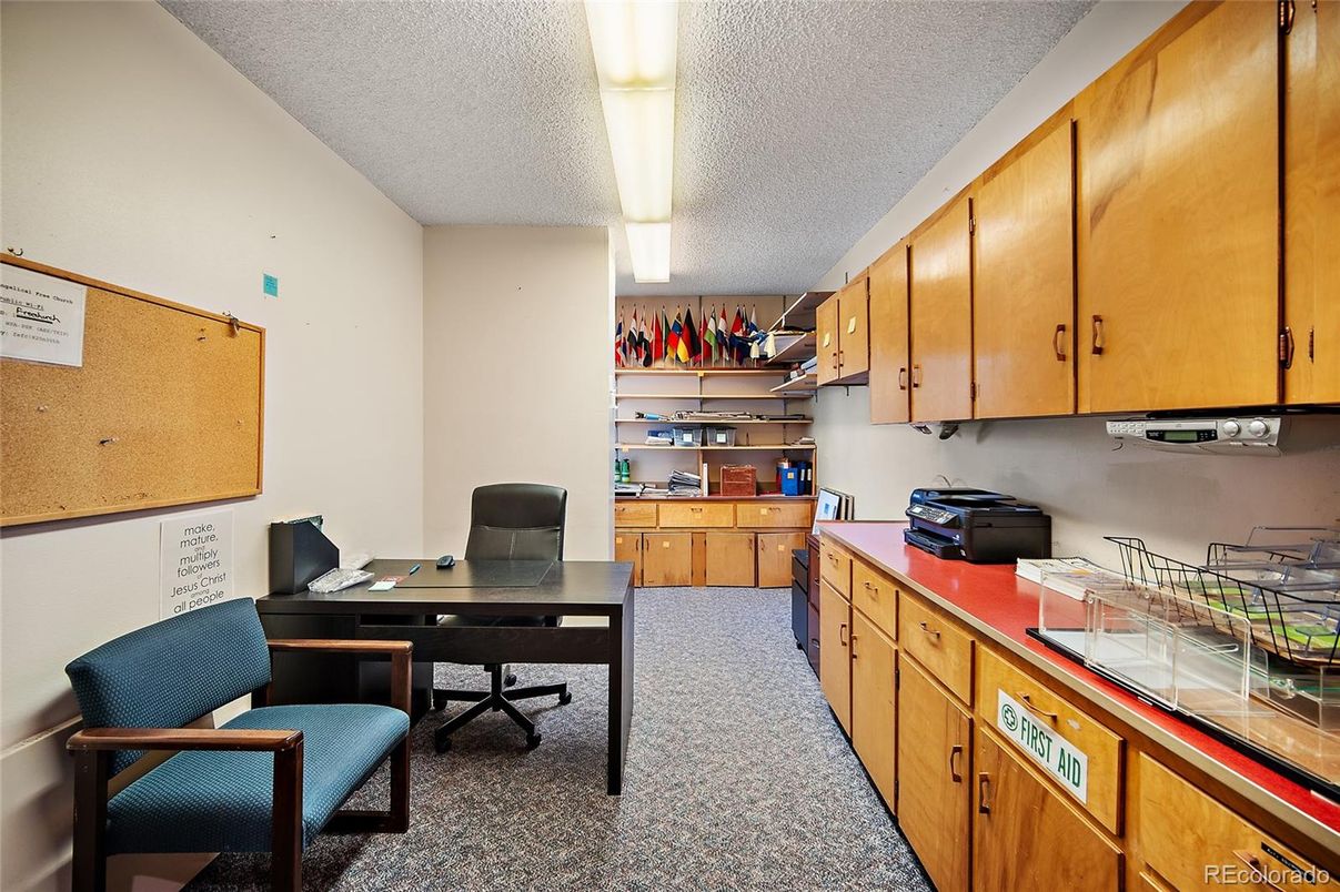 Home Office, Interior