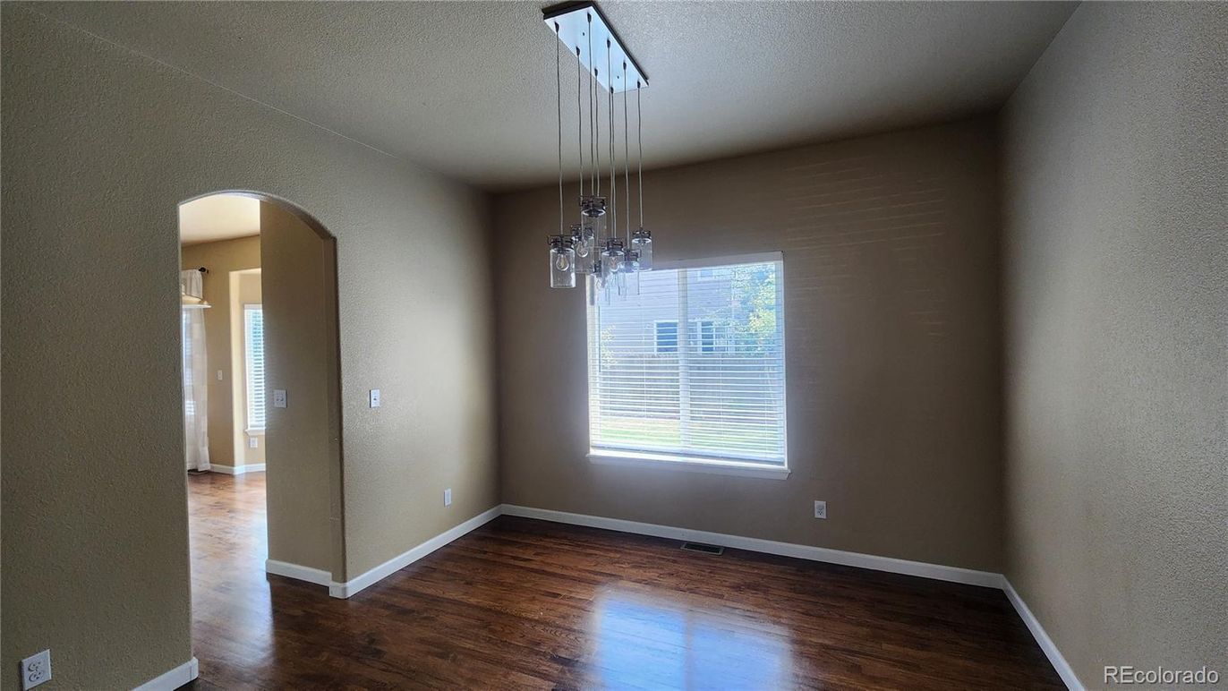 Empty room, Interior, Pendant Lights, Wood Texture Flooring