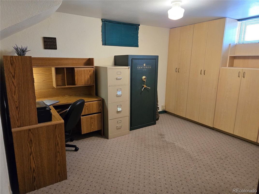 Home Office, Interior