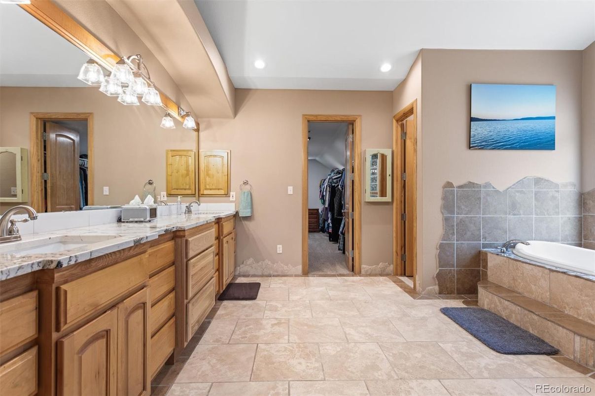 Bathroom, Dual Sink Vanities, Interior, Recessed Lighting