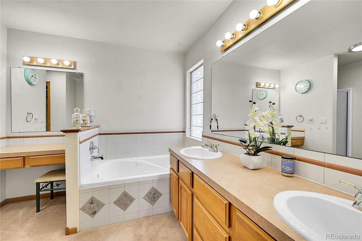 Bathroom, Dual Sink Vanities, Interior