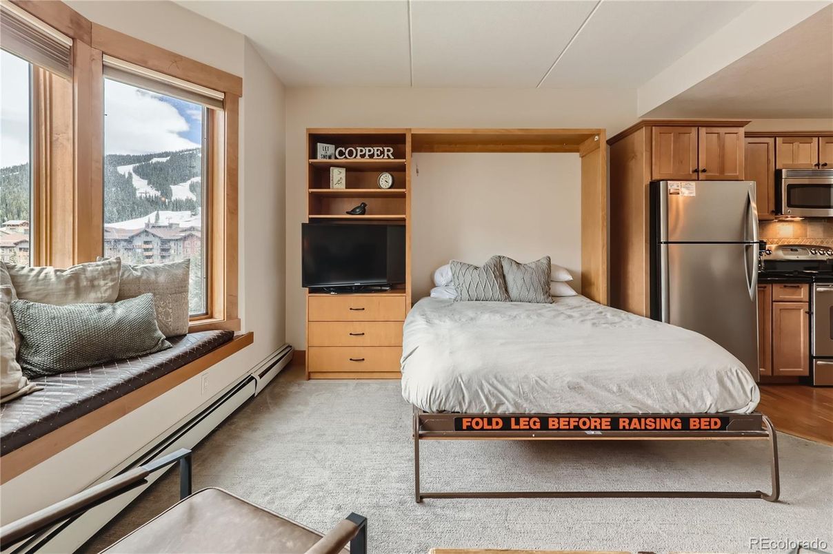 Bedroom, Interior, Kitchen, Stainless Steel Appliances