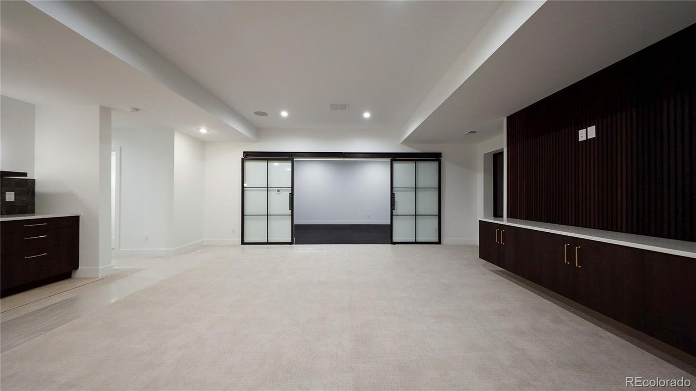 Empty room, Interior, Recessed Lighting