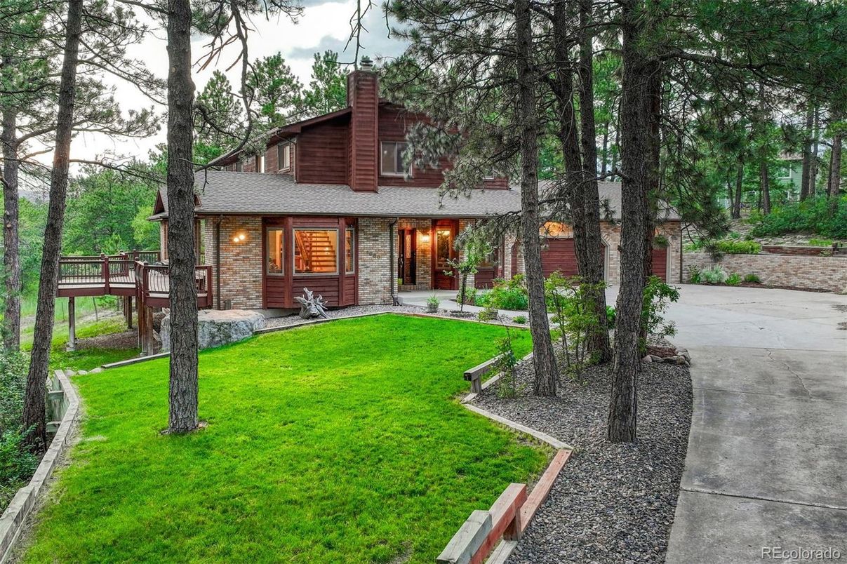 Backyard, Exterior, Facade, Brick Facade, Log Home