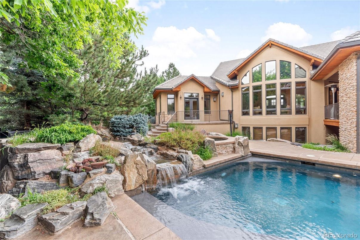 Exterior, Pool