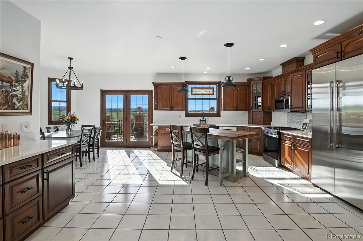 Chandelier, Dining room, Interior, Kitchen, Pendant Lights, Recessed Lighting, Stainless Steel Appliances