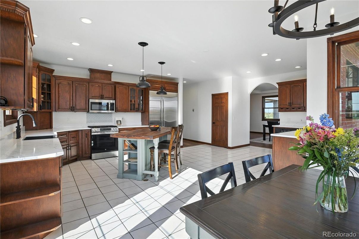Dining room, Interior, Kitchen, Pendant Lights, Recessed Lighting, Stainless Steel Appliances