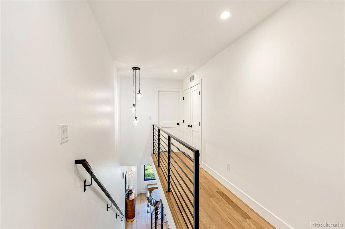 Interior, Pendant Lights, Recessed Lighting, Wood Texture Flooring