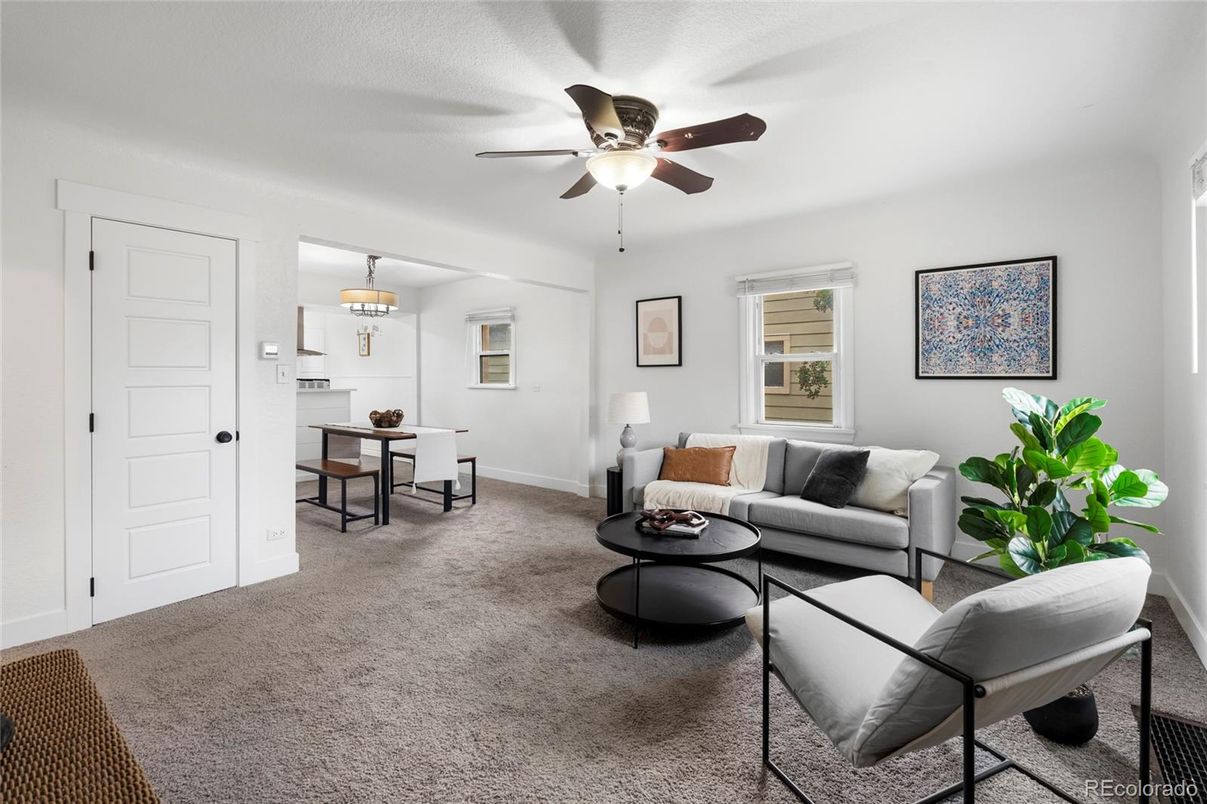 Dining room, Interior, Living room, Pendant Lights