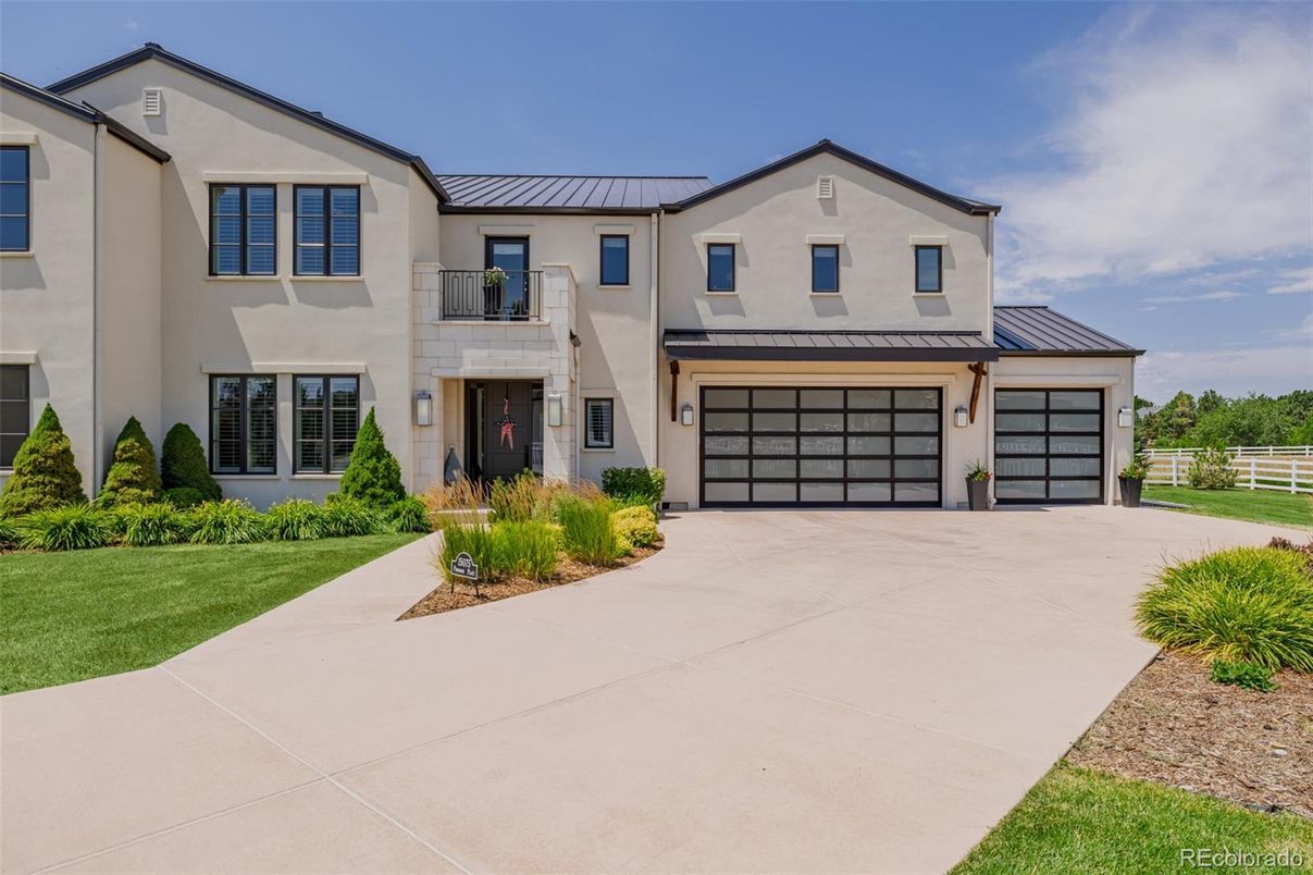 Attached, Exterior, Facade, Farmhouse
