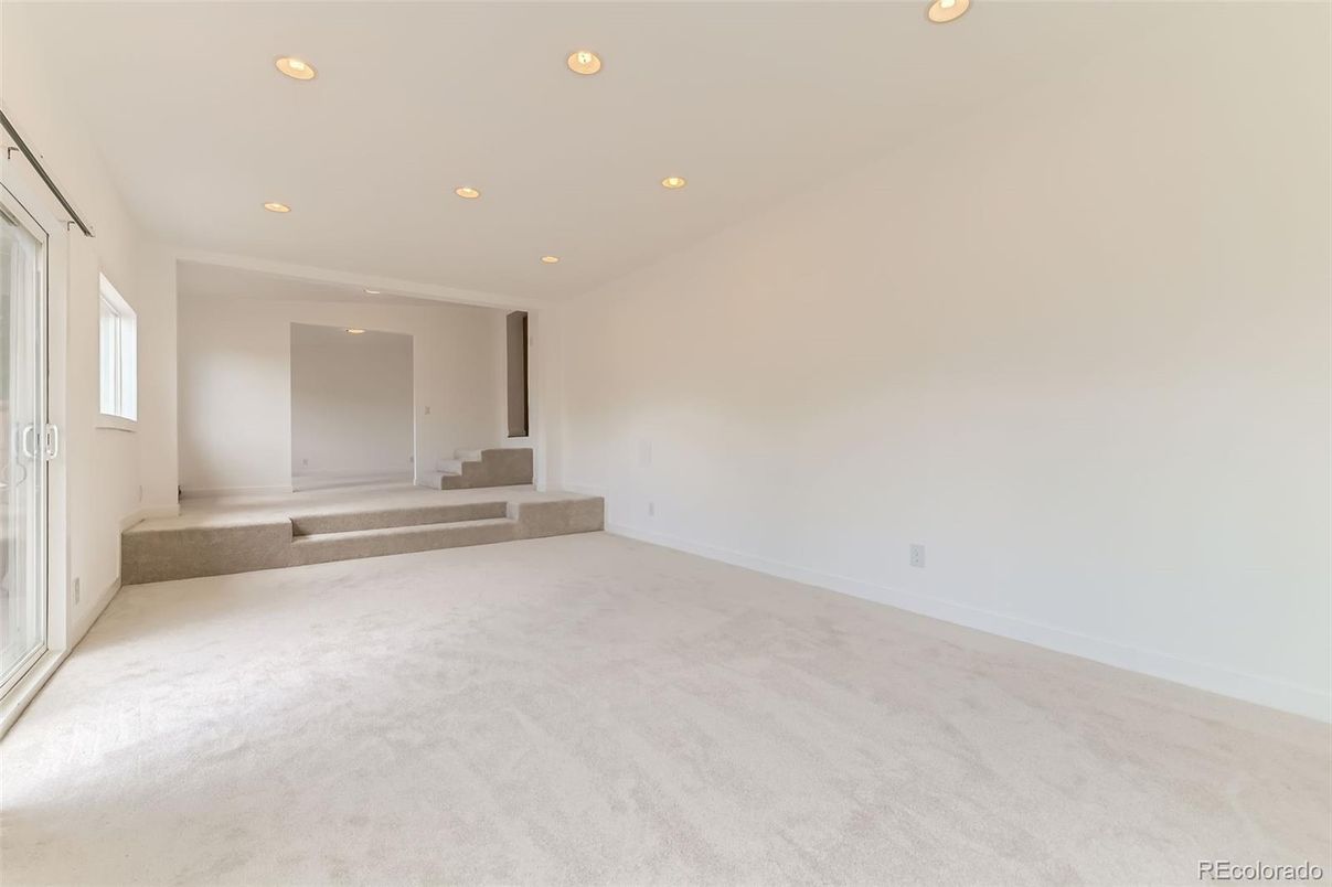 Empty room, Interior, Recessed Lighting