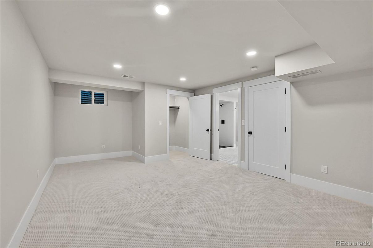 Empty room, Interior, Recessed Lighting