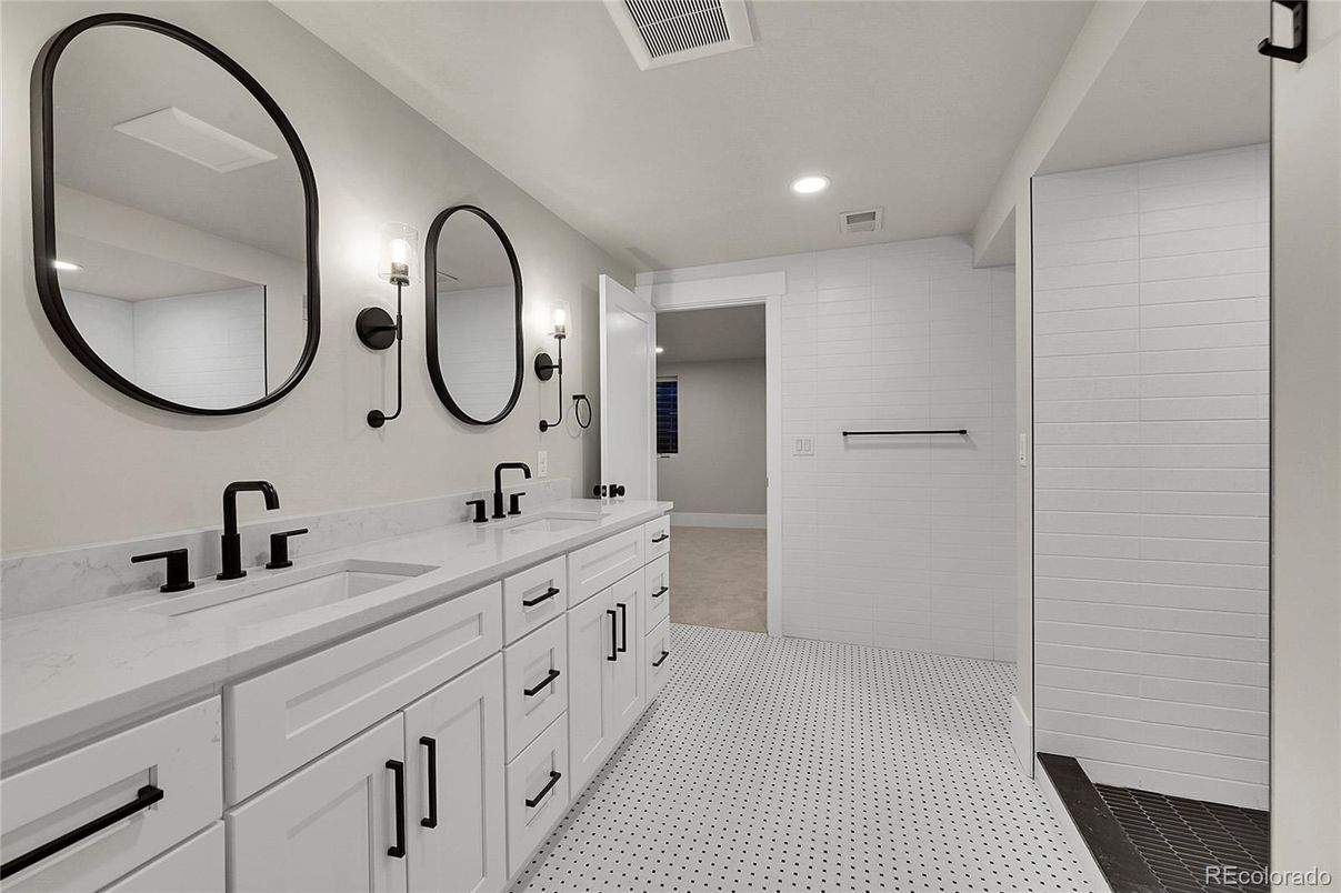 Bathroom, Dual Sink Vanities, Interior, Recessed Lighting