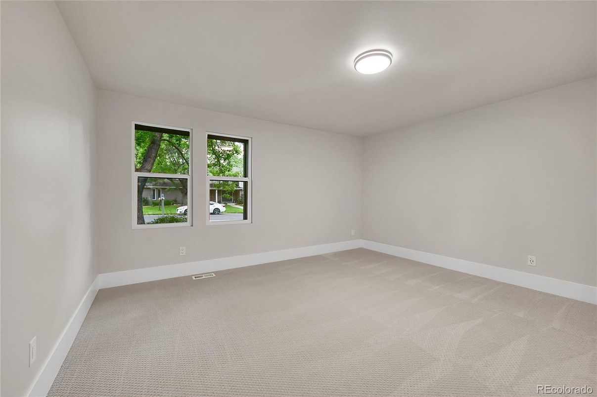 Empty room, Interior