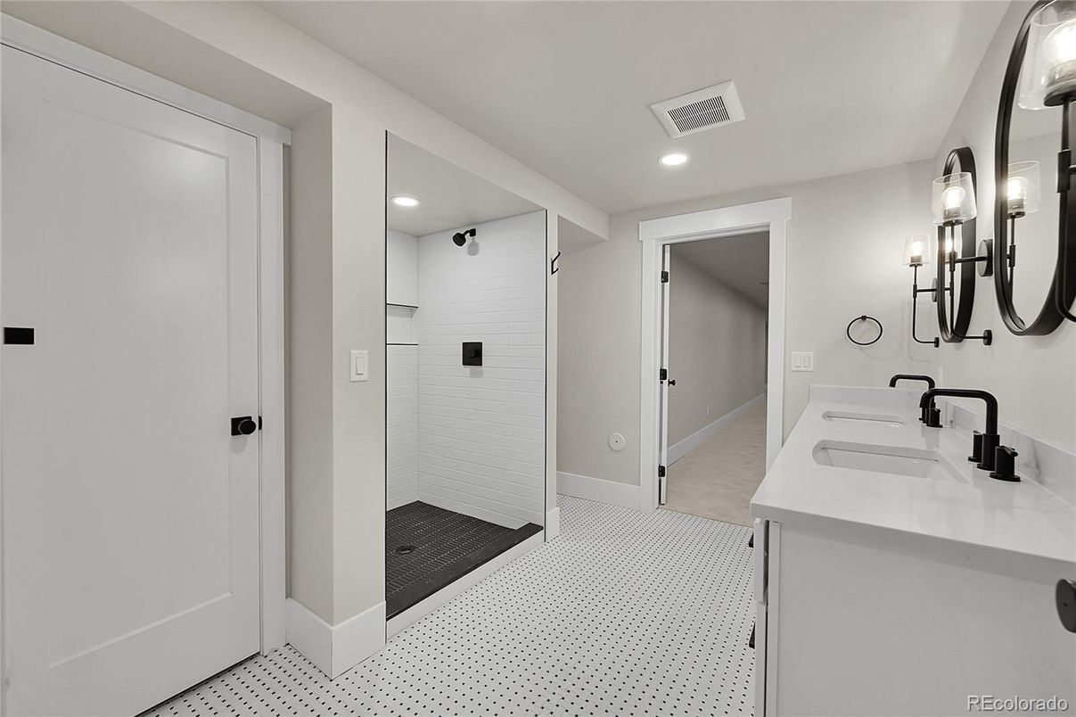 Bathroom, Dual Sink Vanities, Interior, Recessed Lighting
