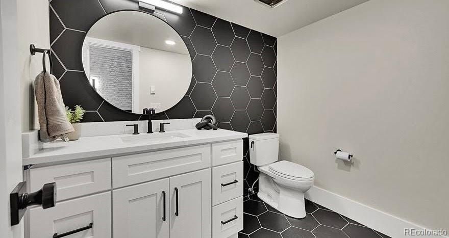 Bathroom, Interior, Recessed Lighting
