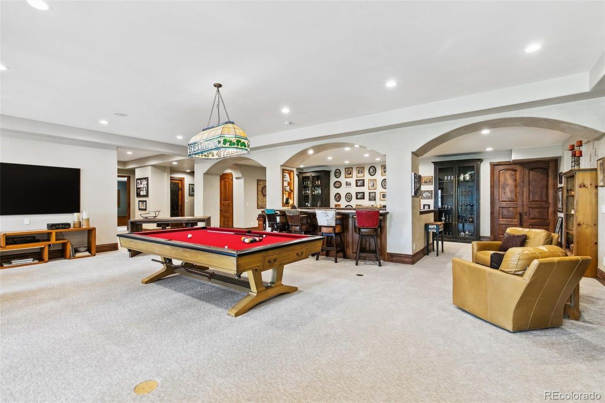 Billiard Table, Game Room, Interior, Recessed Lighting