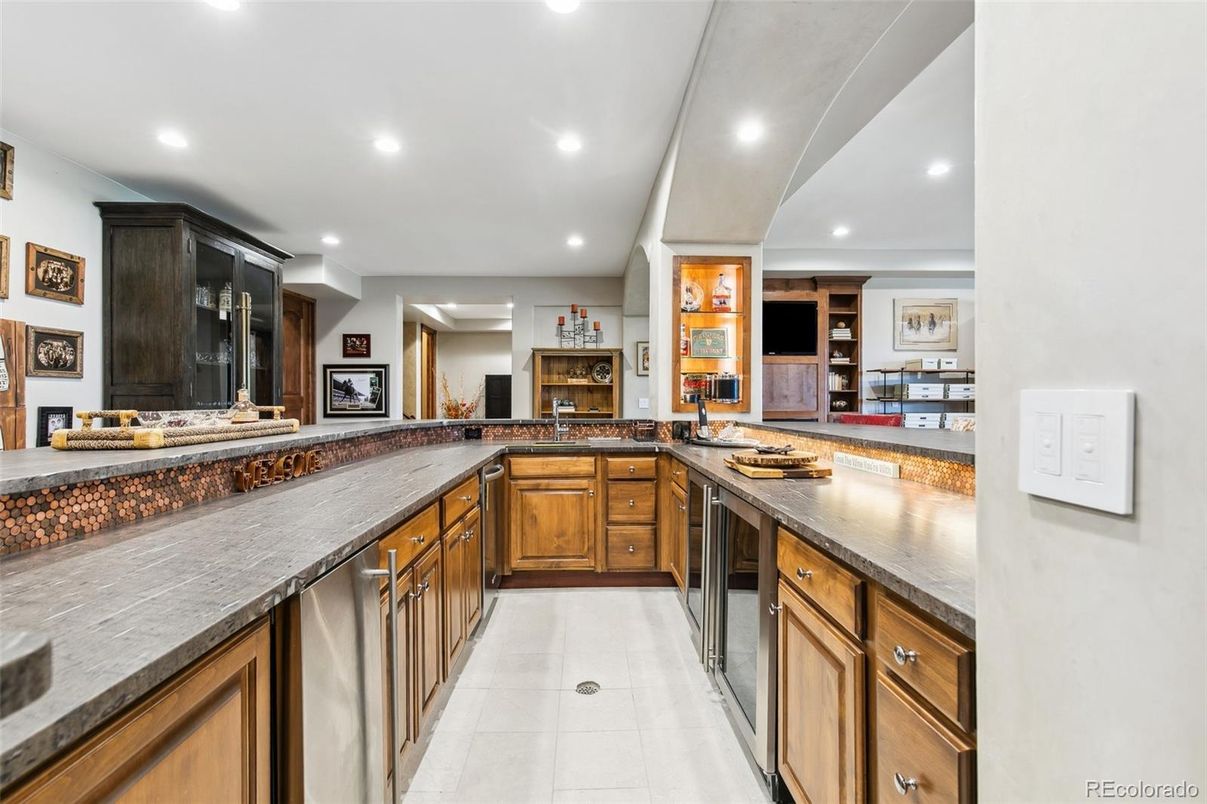 Fireplace, Interior, Kitchen, Recessed Lighting