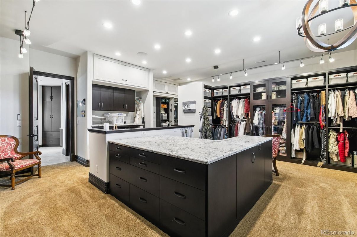 Interior, Kitchen, Pendant Lights, Recessed Lighting, Walk-in Closets