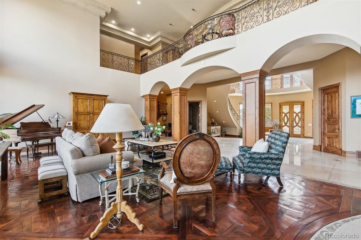 Interior, Living room, Piano, Recessed Lighting, Wood Texture Flooring