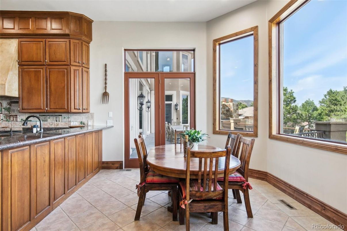 Dining room, Interior