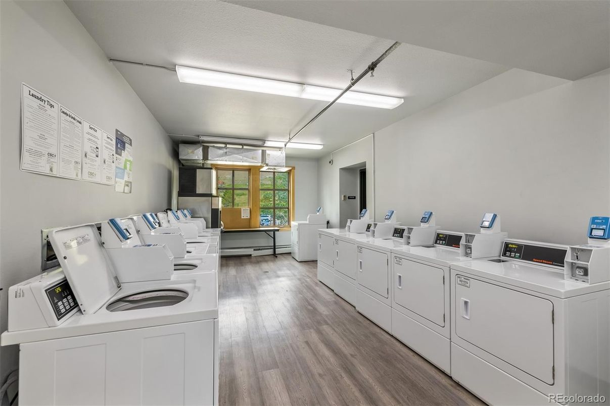 Interior, Washer, Wood Texture Flooring