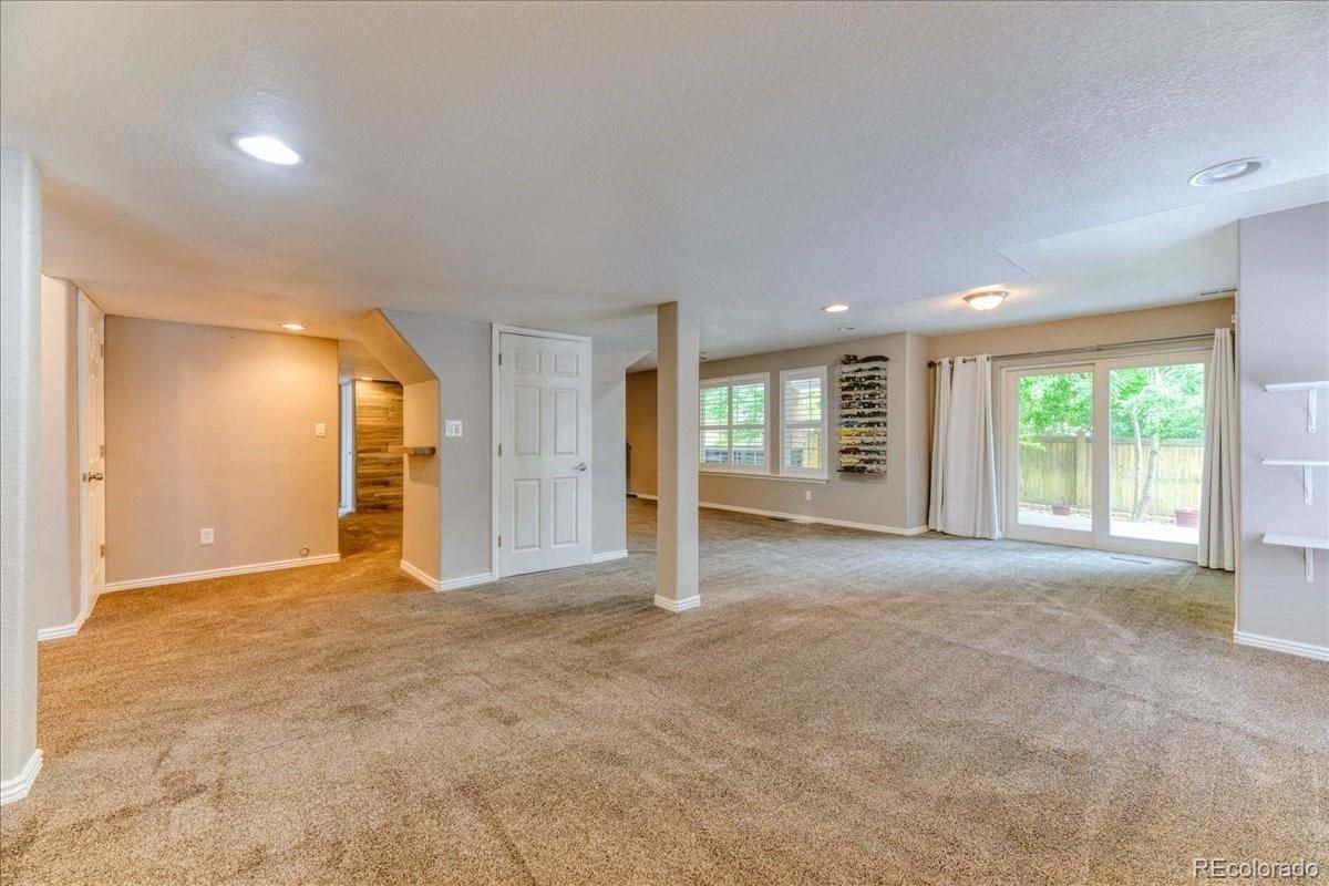 Empty room, Interior, Recessed Lighting