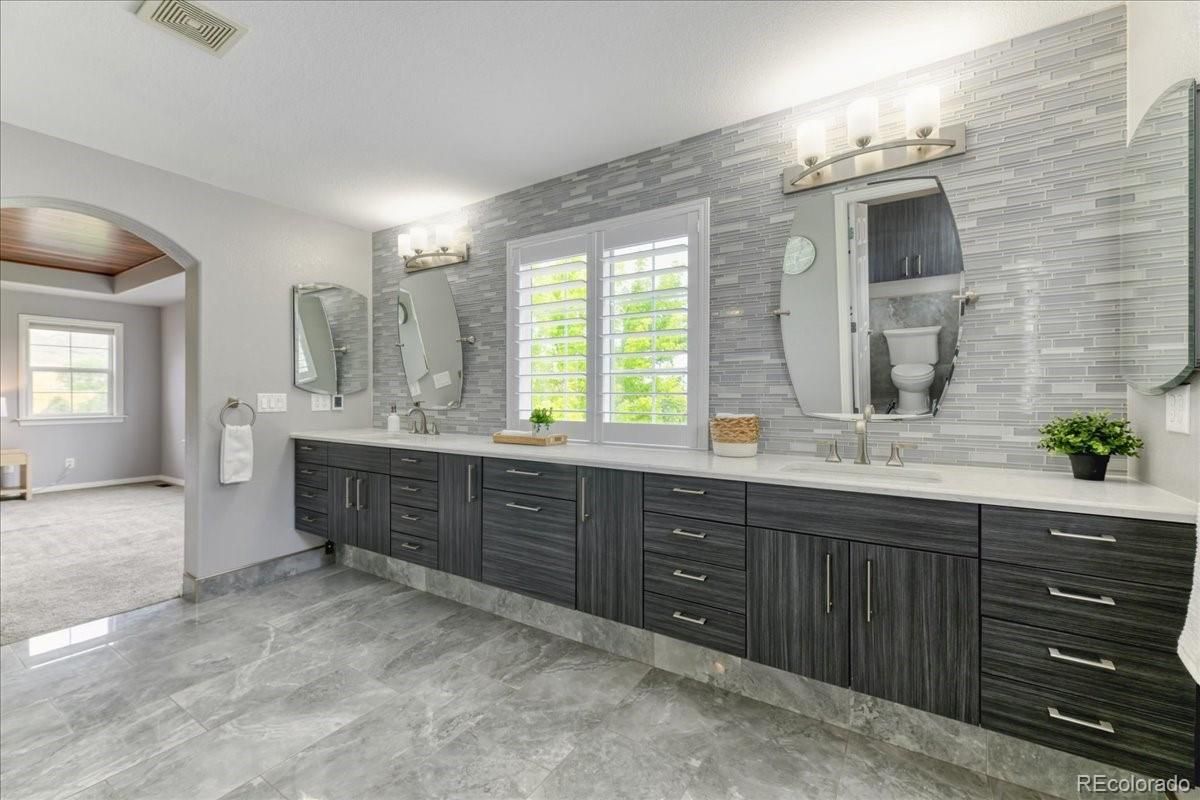 Bathroom, Dual Sink Vanities, Interior