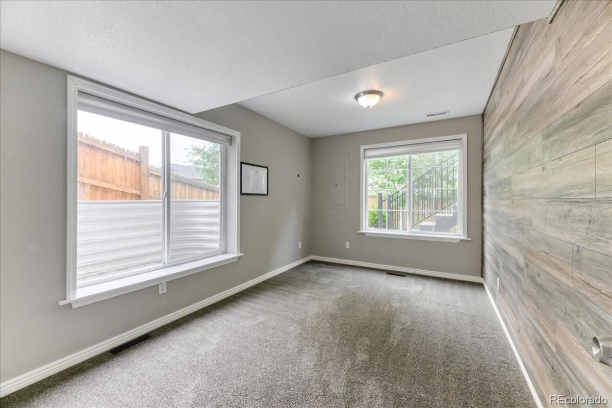 Empty room, Interior