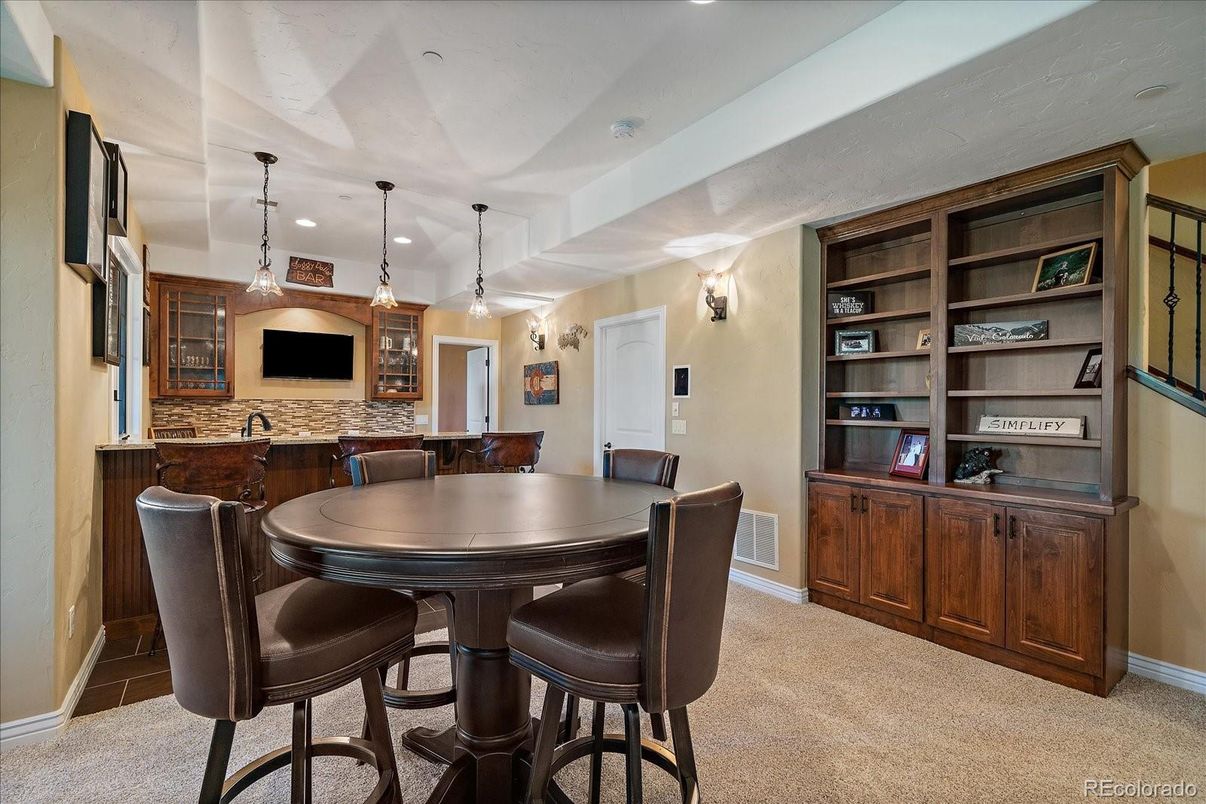 Dining room, Interior, Pendant Lights, Recessed Lighting