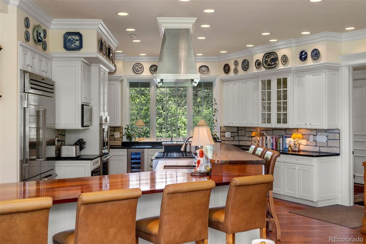 Dining room, Interior, Kitchen, Recessed Lighting, Stainless Steel Appliances, Wood Texture Flooring