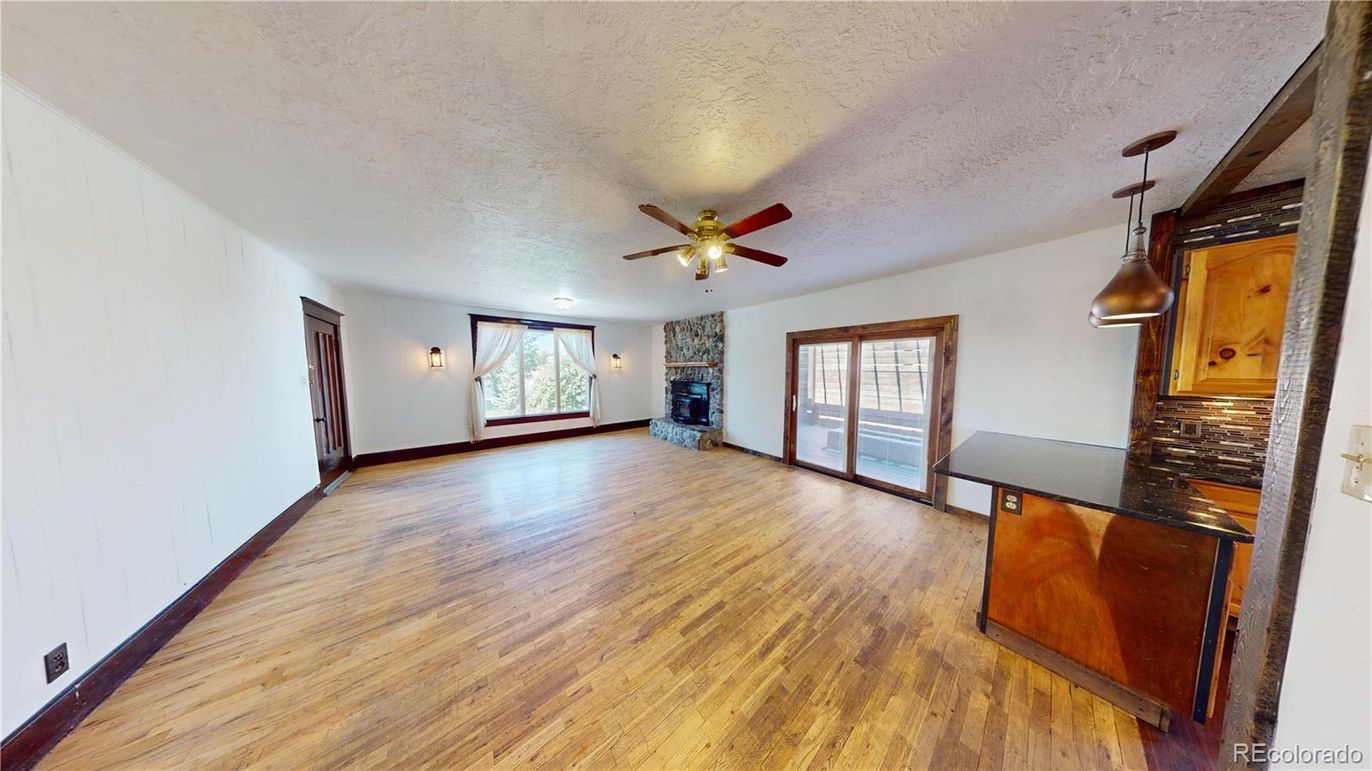 Empty room, Interior, Pendant Lights, Wood Texture Flooring