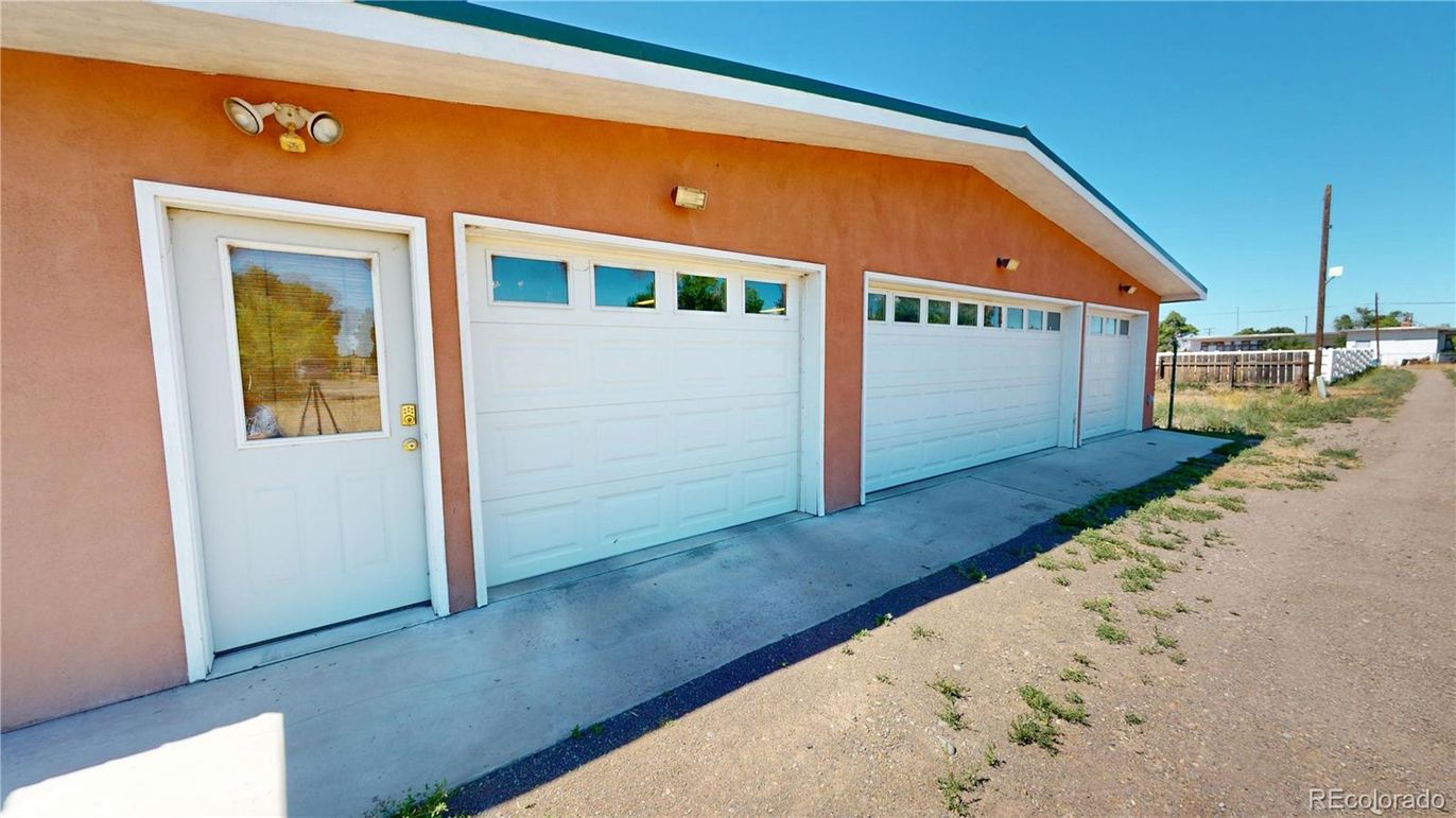 Detached Garage, Exterior