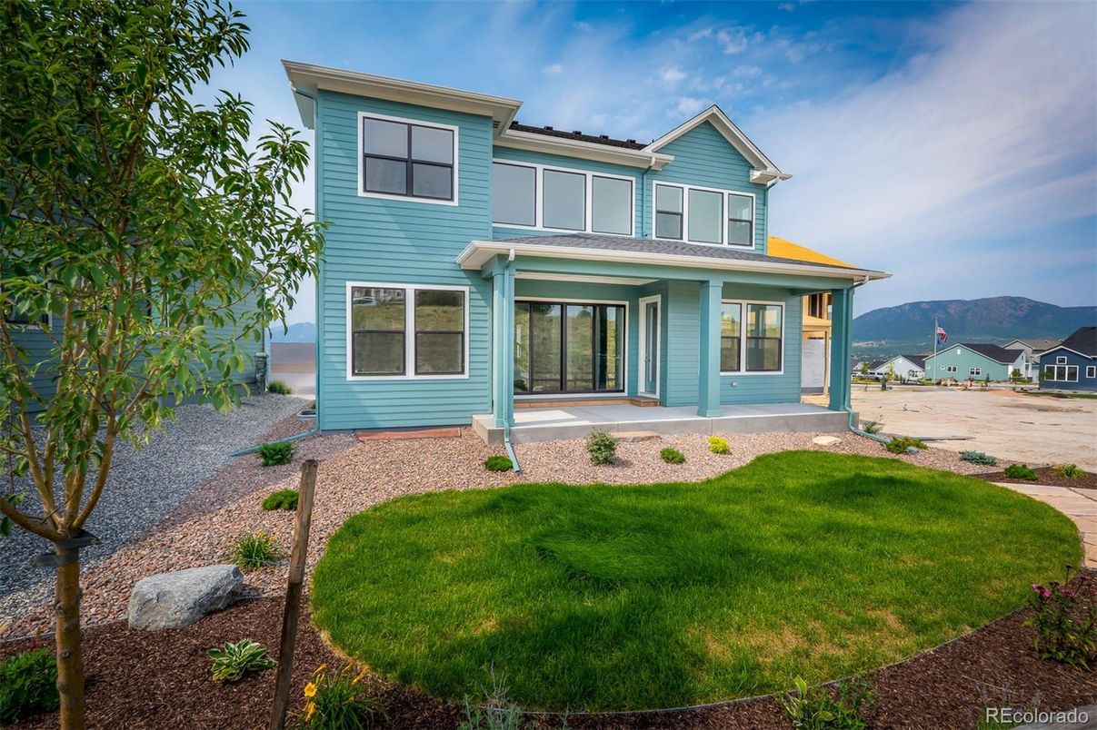 Exterior, Facade, Farmhouse