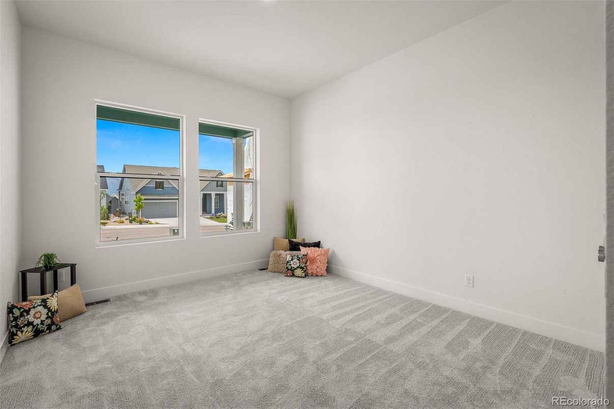 Empty room, Interior