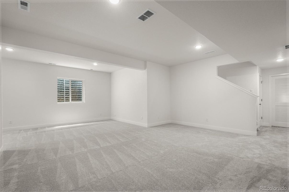 Empty room, Interior, Recessed Lighting