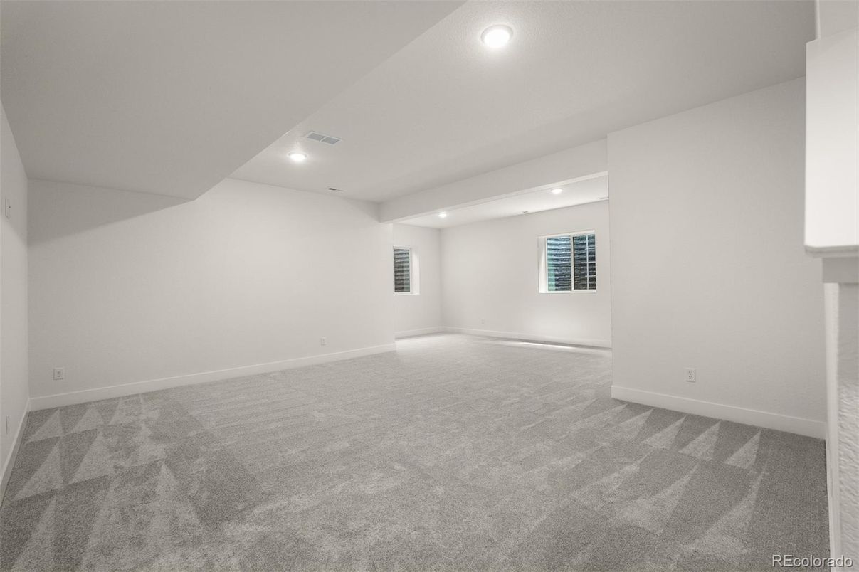 Empty room, Interior, Recessed Lighting