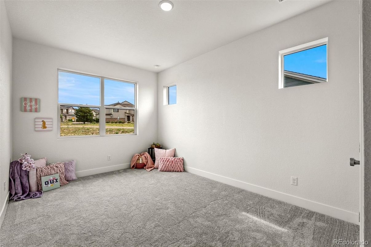 Empty room, Interior, Recessed Lighting