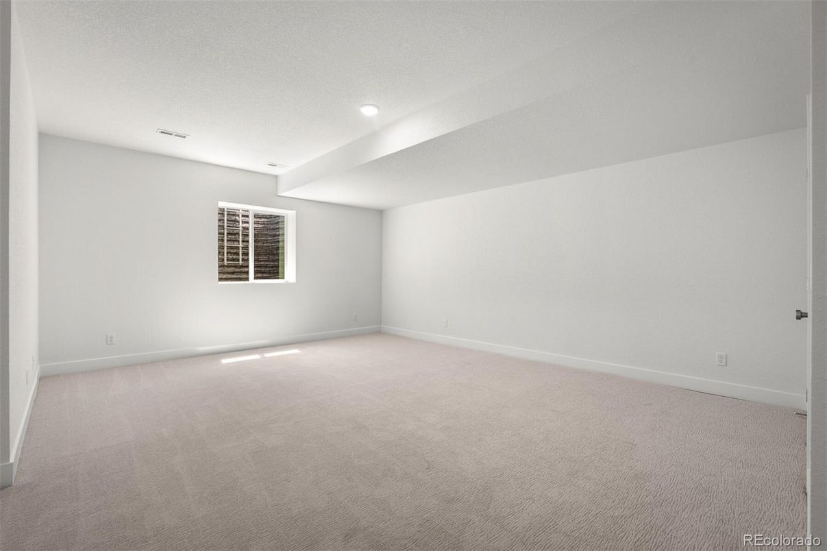 Empty room, Interior, Recessed Lighting